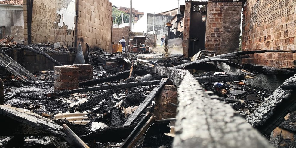 G1 - Incêndio causa estrago em salas de escola na Grande Florianópolis -  notícias em Santa Catarina