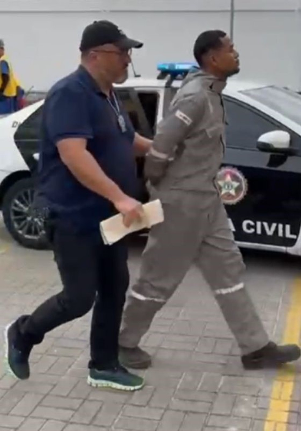 Suspeito do crime foi preso no Centro do Rio — Foto: Divulgação