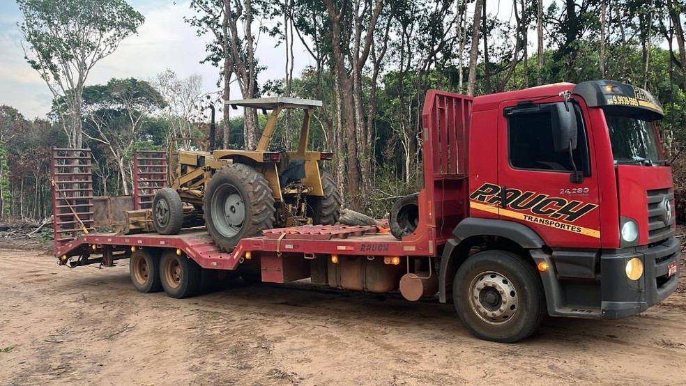 Maquinários foram apreendidos durante fiscalização — Foto: Polícia Civil