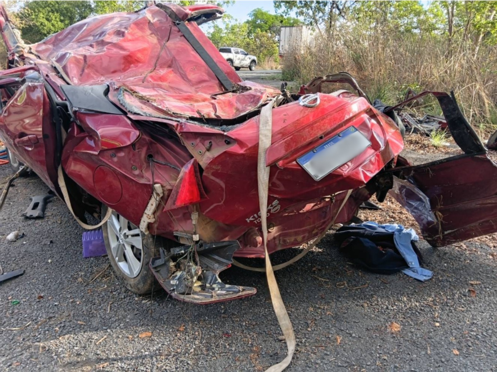Casal morre após carro sair da pista e cair em área às margens de rio em Corinto | G1