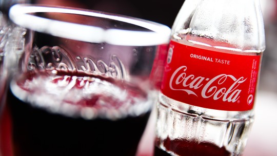 Fábrica de Coca para produção para ver se entrou álcool na bebida