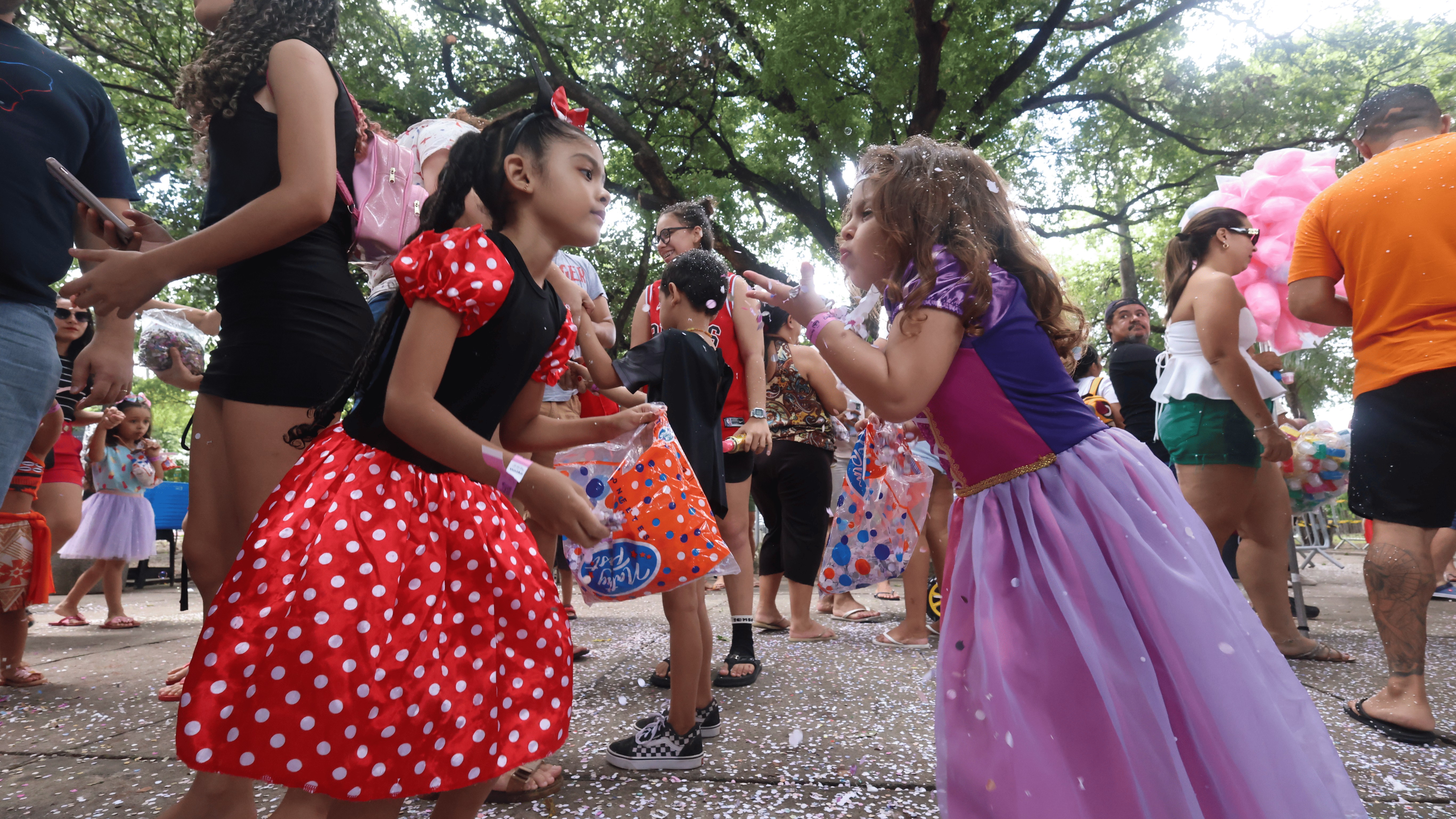 Show de Gusttavo Lima, 'Chaves: A Exposição' e pré-carnaval: Confira agenda cultural do fim de semana em Fortaleza