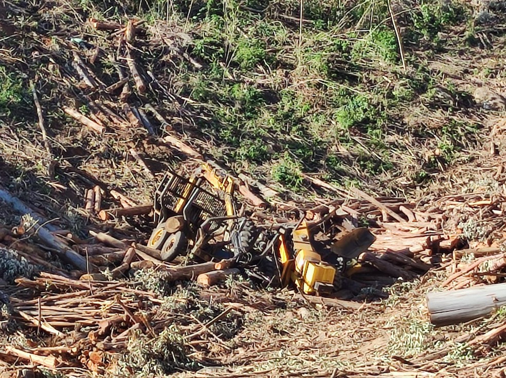 Acidente com trator mata trabalhador na zona rural de São Sebastião da Grama — Foto: Marcos Corrêa
