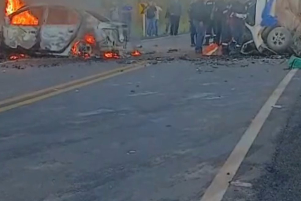 A morte das vítimas foi confirma ainda no local — Foto: Reprodução