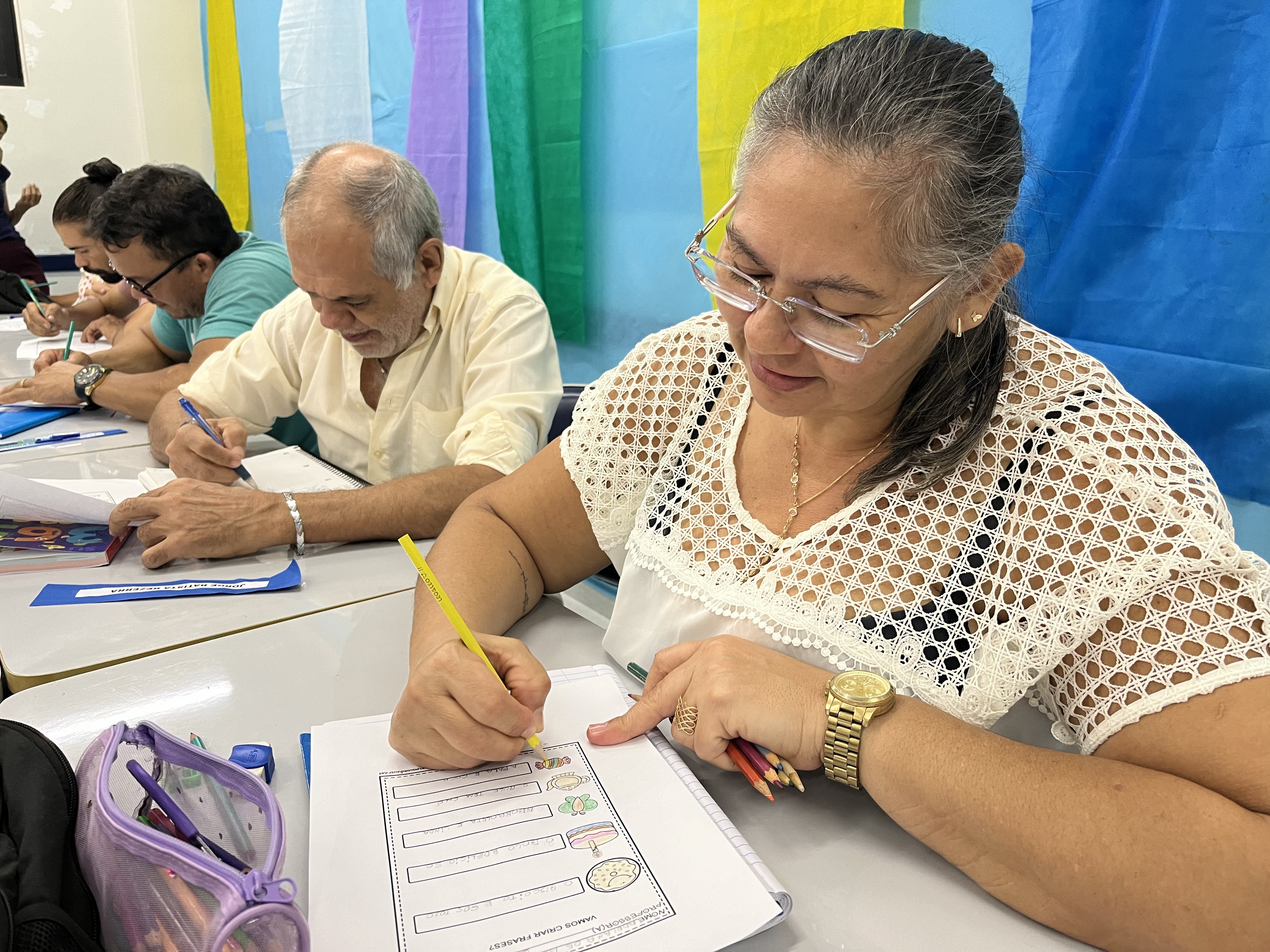 Projeto gratuito atua na alfabetização de adultos e idosos em Natal