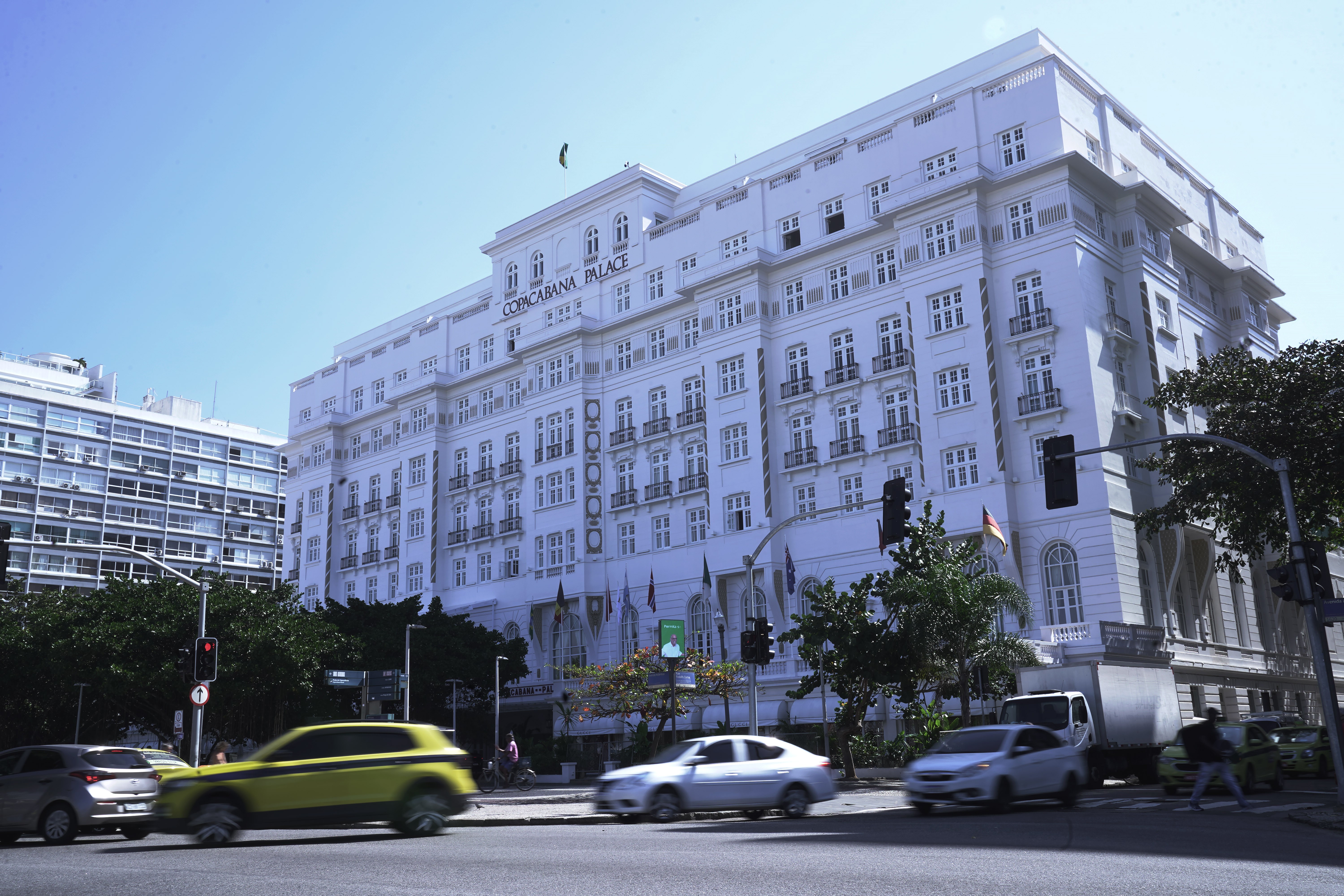 Leilão do Copacabana Palace tem móveis usados por Madonna, Freddie Mercury, Mick Jagger e Bob Marley; saiba como arrematar