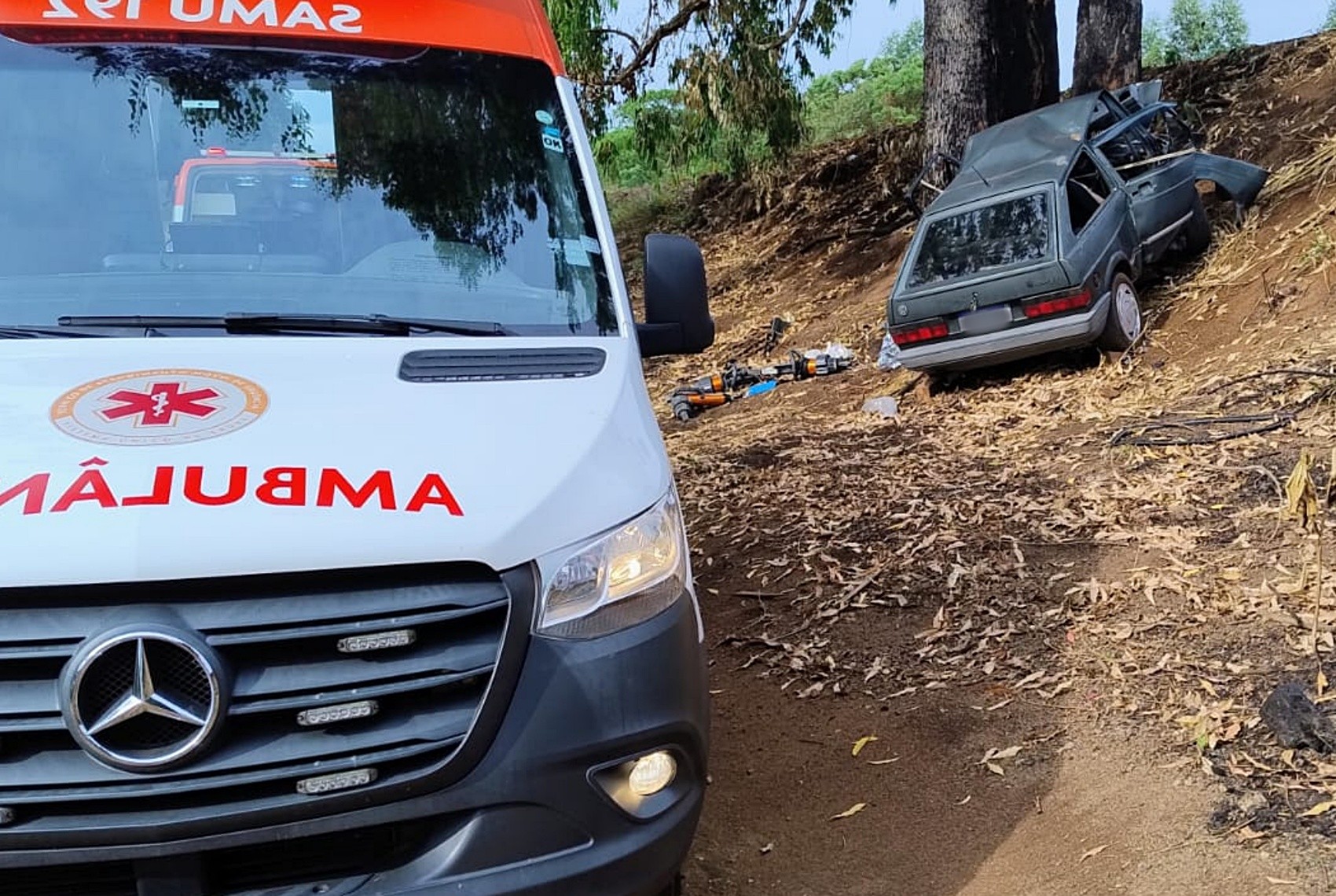 Acidente em MG mata mulher e bebê e deixa homem e três crianças feridos de uma mesma família 