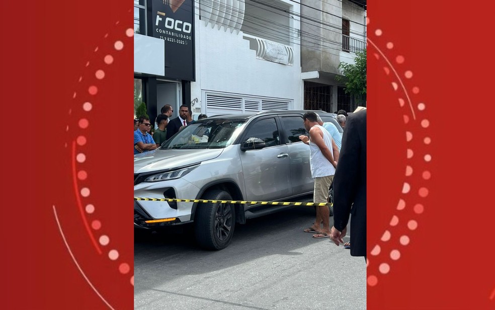Advogado foi baleado dentro de carro.  — Foto: Brigada Águia Resgate
