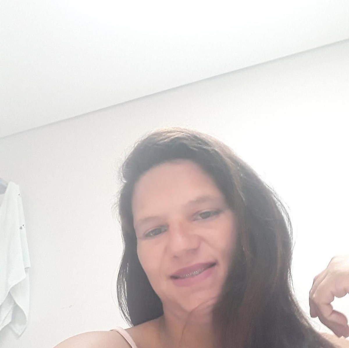 ex-marido-mata-mulher-com-facada-no-peito-em-frente-aos-filhos-em-campo