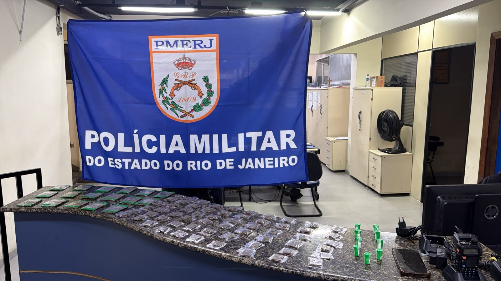 Jovem é detido por tráfico de drogas em Angra dos Reis 
