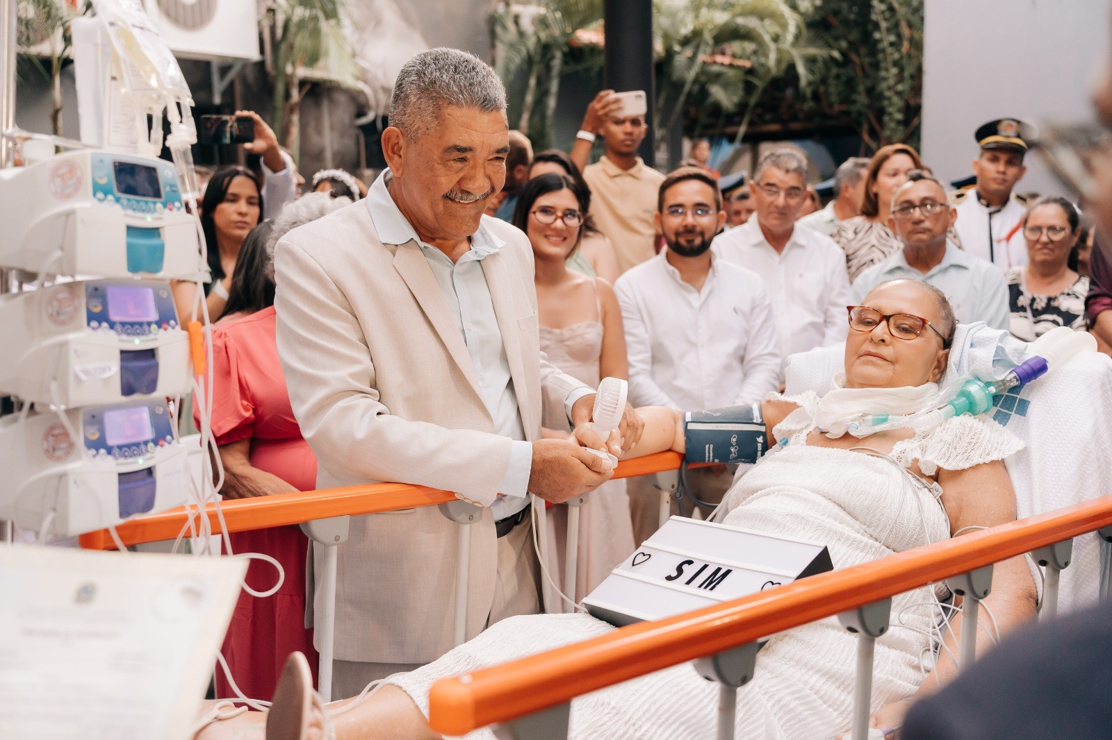 Paciente com câncer oficializa união de 40 anos com cerimônia de casamento no Hospital de Oncologia do Maranhão