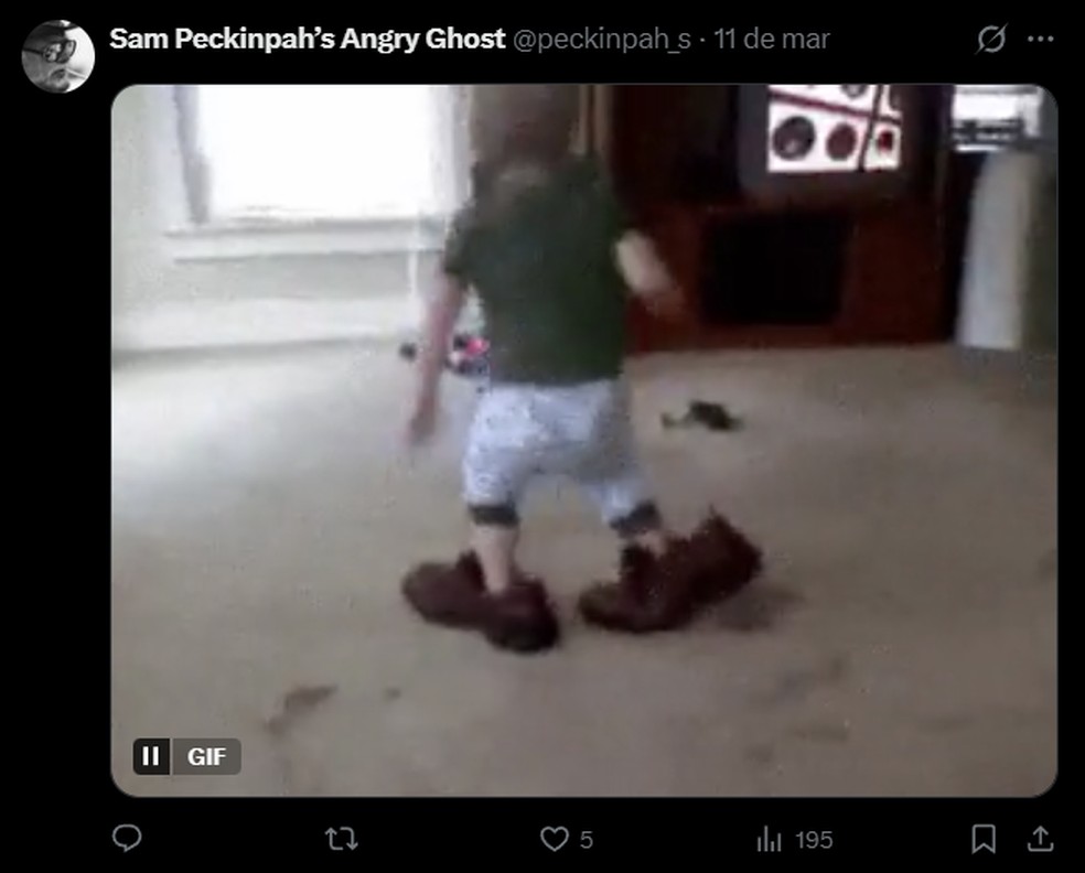 Meme sobre o sapato de Trump. — Foto: Reprodução/X