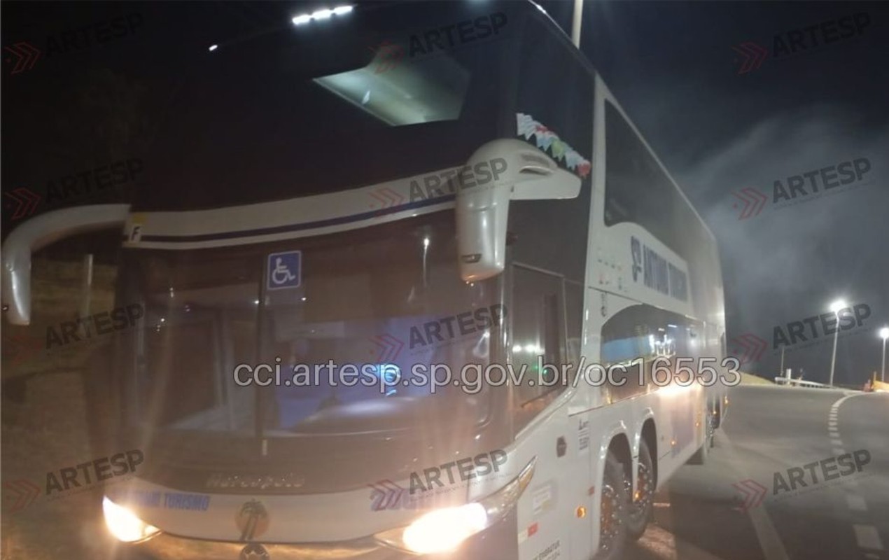 Incêndio atinge ônibus que transportava crianças em rodovia de Bauru