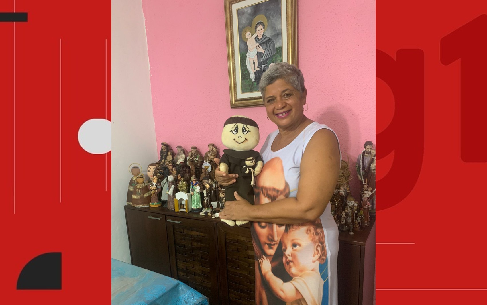 História de devoção: baiana completa 30 anos de rezas com 200 imagens de Santo Antônio em Salvador