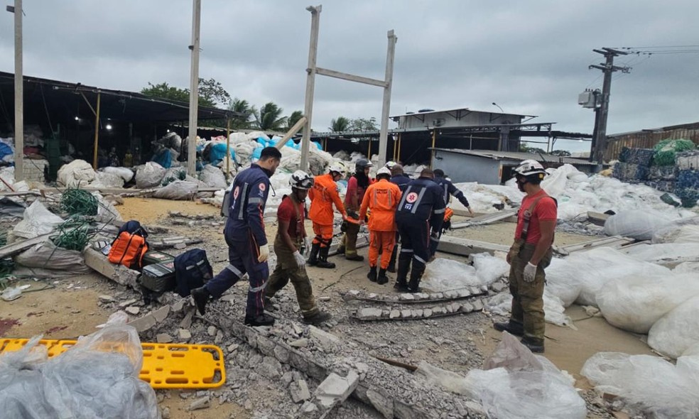 Queda de pilastra deixa feridos em Salvador — Foto: Redes Sociais