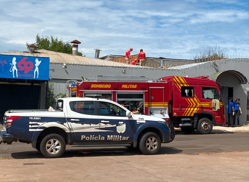 Ladrão morre entalado em chaminé ao tentar invadir boate para furtar fiação, em Campo Grande