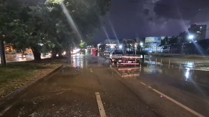 Temporal com granizo causa estragos e assusta moradores no interior de SP