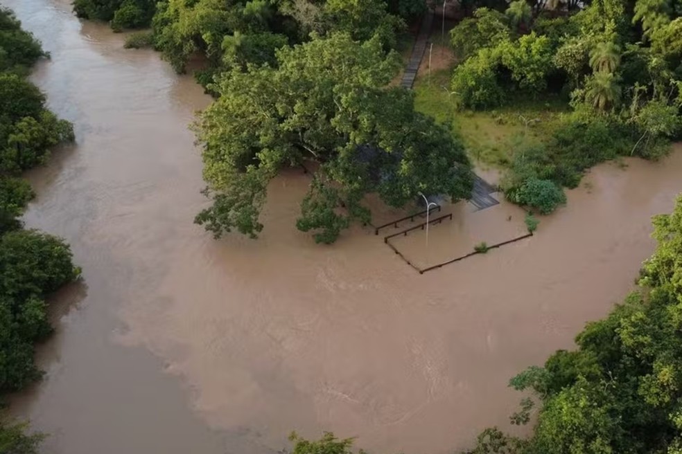 Rio Aquidauana transbordou e inundou balneário. — Foto: João Guilherme Coutinho/Arquivo Pessoal