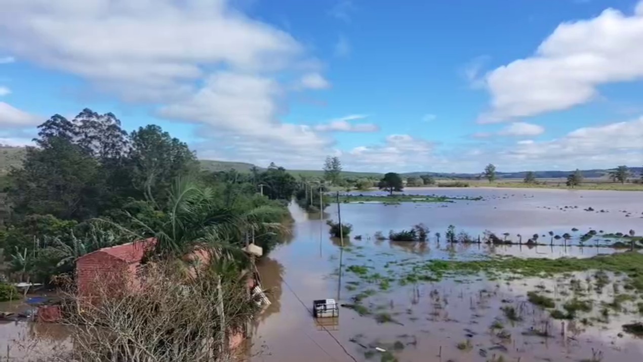 Após afetar mais de 300 casas em Itapetininga, cheia de rio atinge bairros de Sarapuí