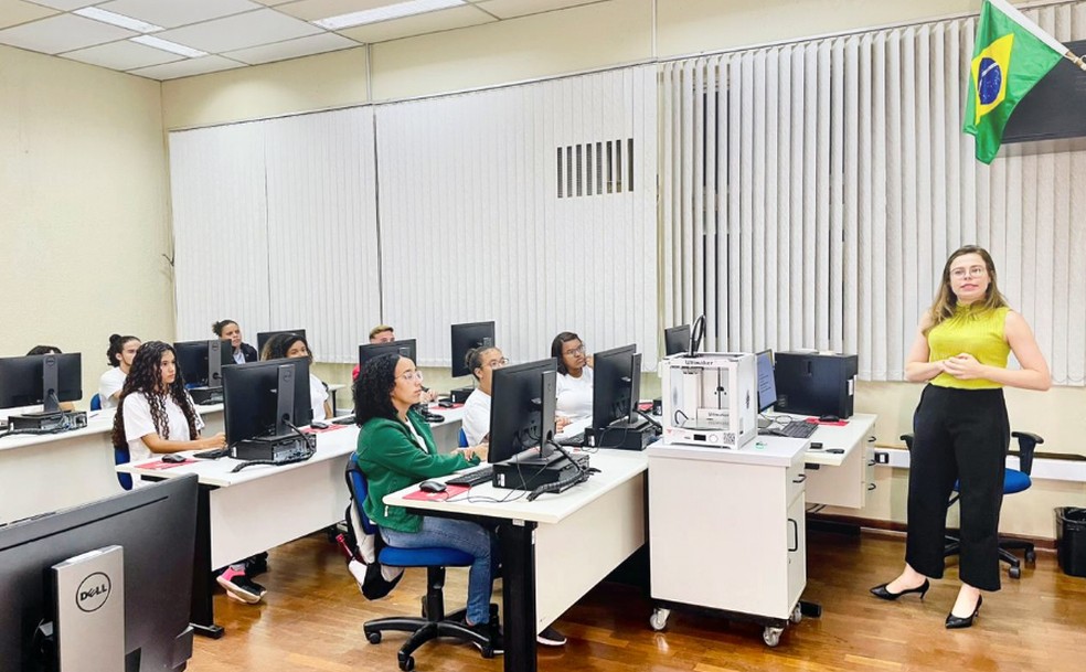 Indústria do Amanhã durante processo de capacitação de jovens — Foto: Simespi
