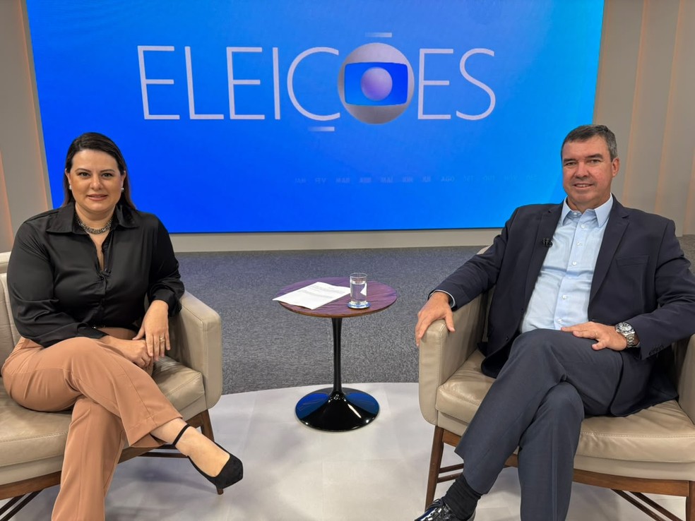 Eduardo Riedel (PP) é entrevistado por Bruna Mendes, no MS1. — Foto: Débora Ricalde/g1 MS