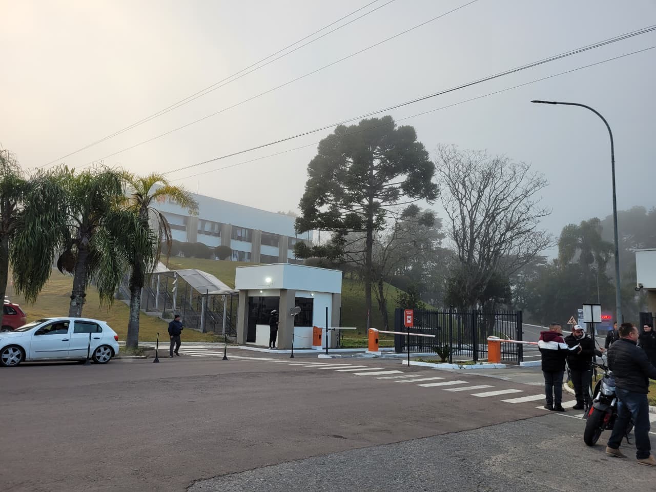 Funcionário fica ferido após acidente com ácido em fábrica de explosivos no Paraná