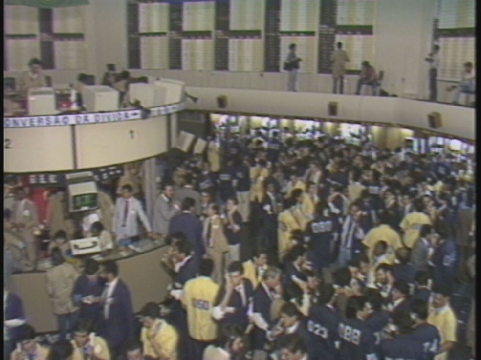 Bolsa de Valores do Rio na década de 1980 — Foto: Reprodução TV Globo