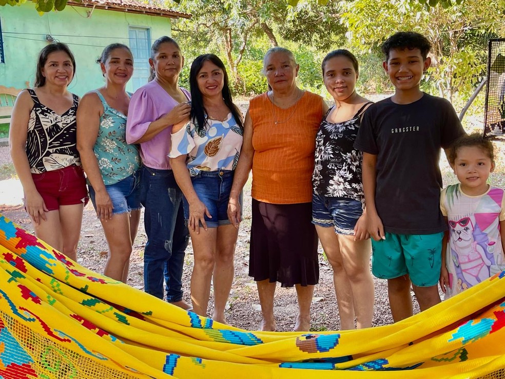 Judith, as quatros filhas e os dois netos — Foto: Mariana Mouro
