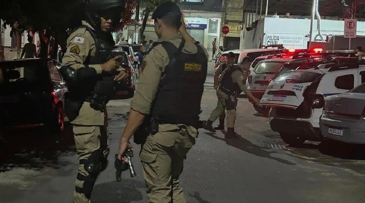 PM intercepta comboio armado e prende 12 homens após saída de presos em MG