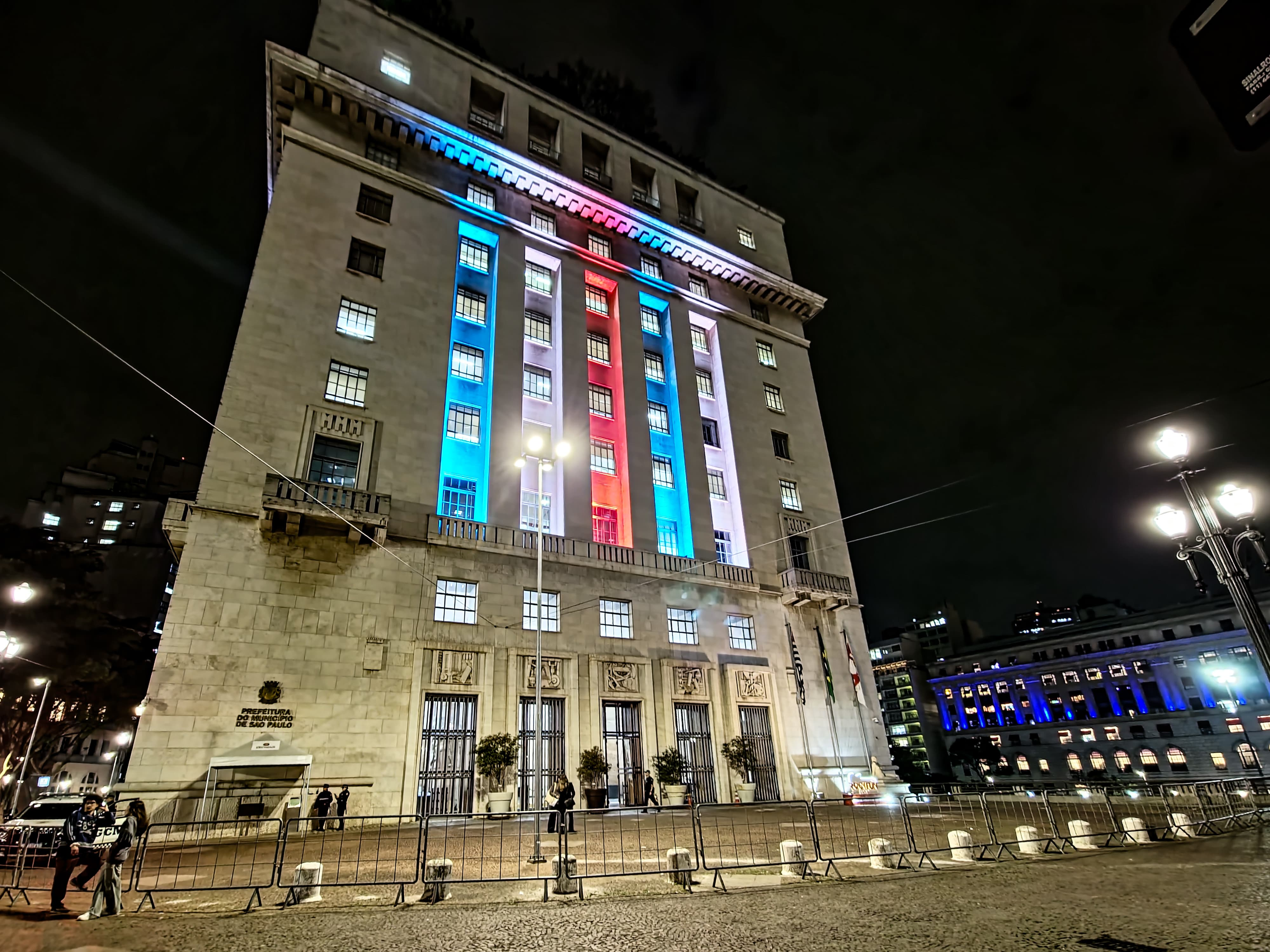Prefeitura de SP ilumina fachada em homenagem ao dia Nacional da França