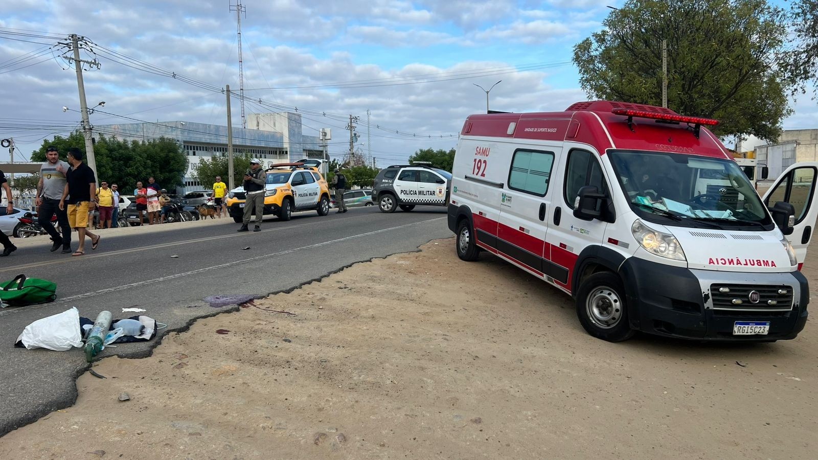 Motociclista morre e passageiro fica ferido após baterem em caminhão no RN