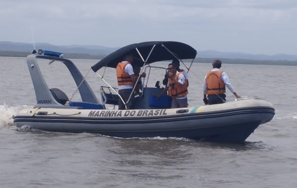 Marinha faz buscas pelo homem que desapareceu no mar da Bahia — Foto: Marinha