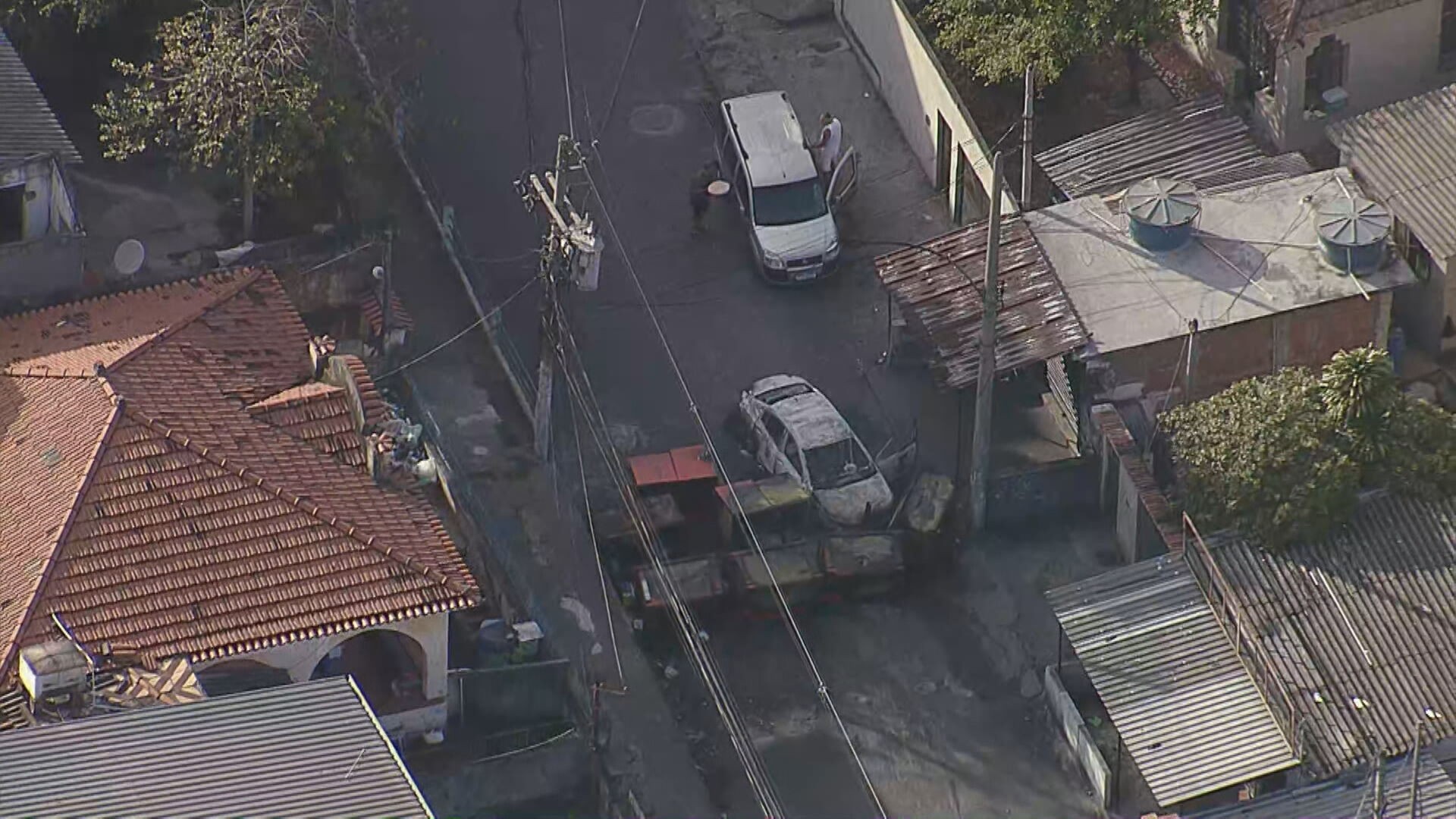 Polícia faz operação nas comunidades da Primavera e da Serrinha, em Madureira