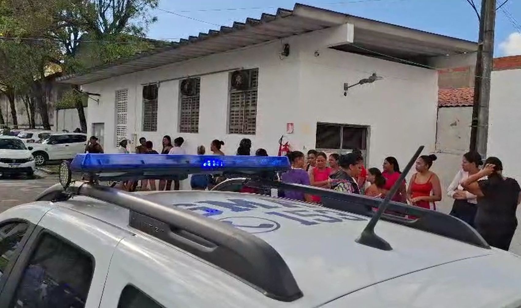 Cerca de 100 moradores do Lamarão, Japãozinho e Santa Maria ocupam a Prefeitura de Aracaju e reivindicam hospital neurodivergente