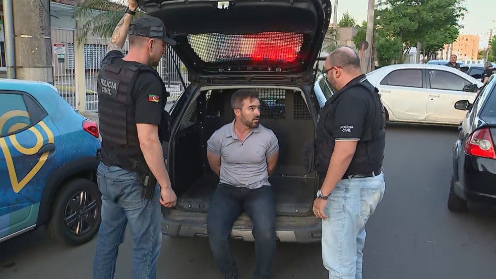 Médico é preso em Canoas por suspeita de matar a companheira com medicamentos — Foto: Reprodução/RBS TV