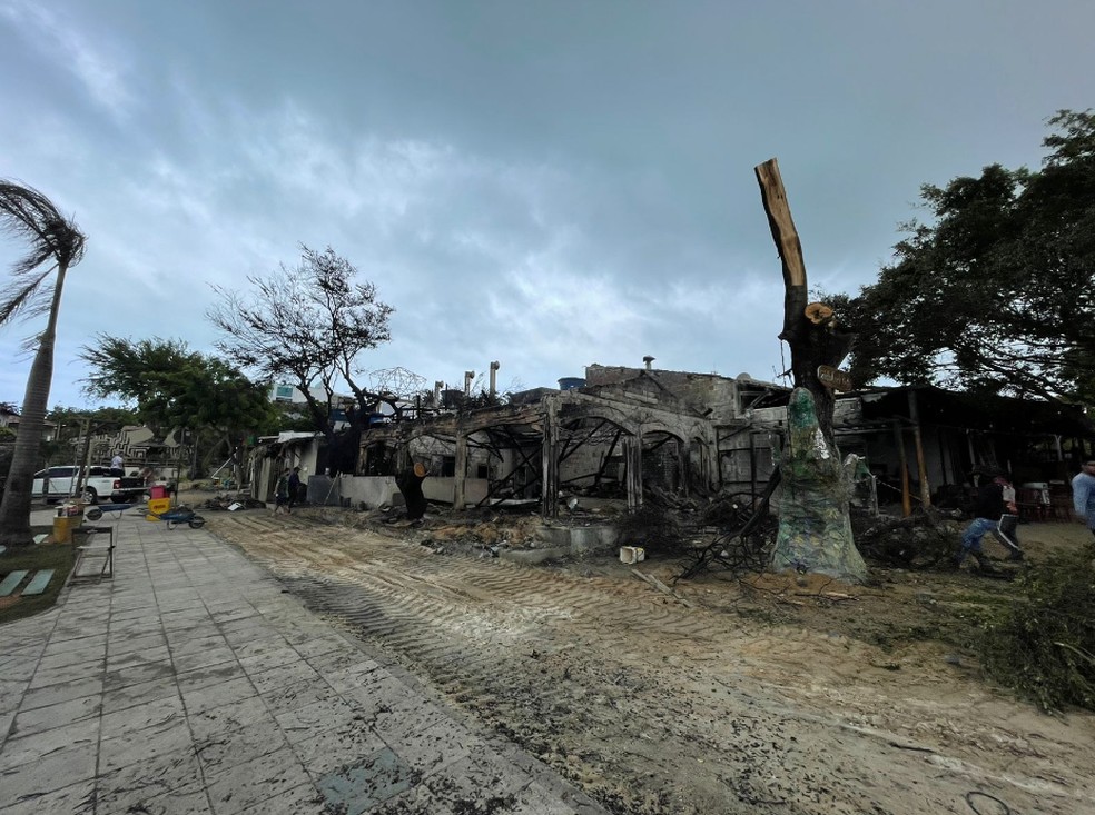 Incêndio destruiu todo o estabelecimento na Vila de Jericoacoara. — Foto: Mateus Ferreira/Sistema Verdes Mares