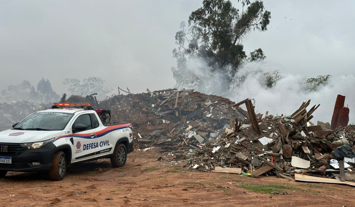 Defesa Civil retoma combate a incêndio subterrâneo em depósito de lixo de Presidente Prudente