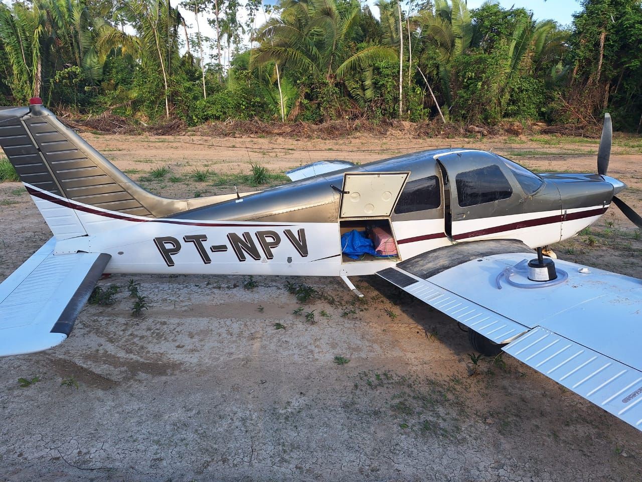 PF apreende avião com meia tonelada de drogas em RO
