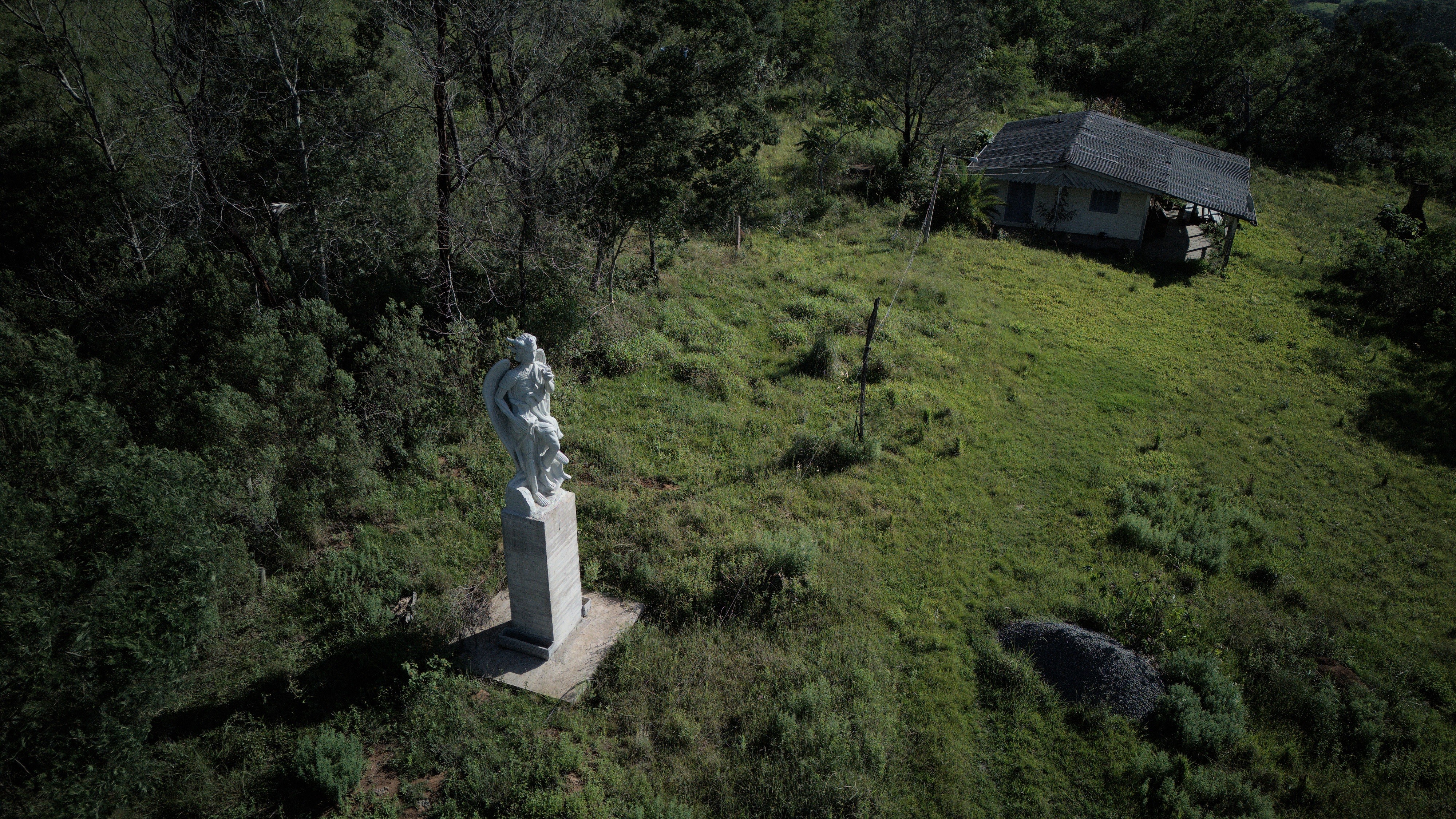 Estátua de Lúcifer de uma tonelada, interdição e disputa judicial: o que aconteceu com templo no RS dois anos depois