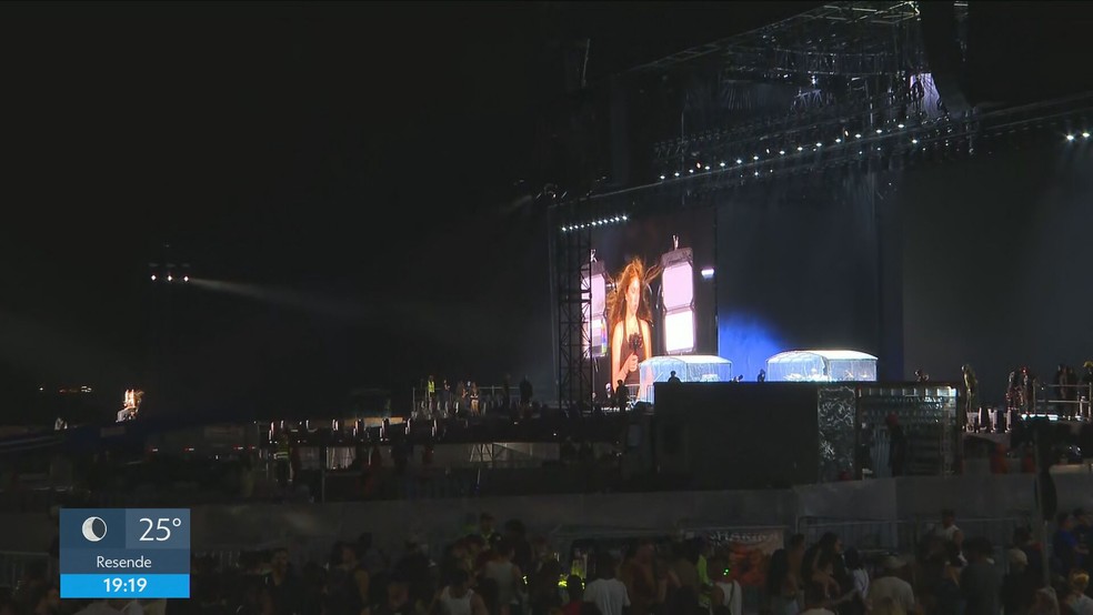 Teste de luz no palco de Shakira — Foto: Reprodução/RJ2