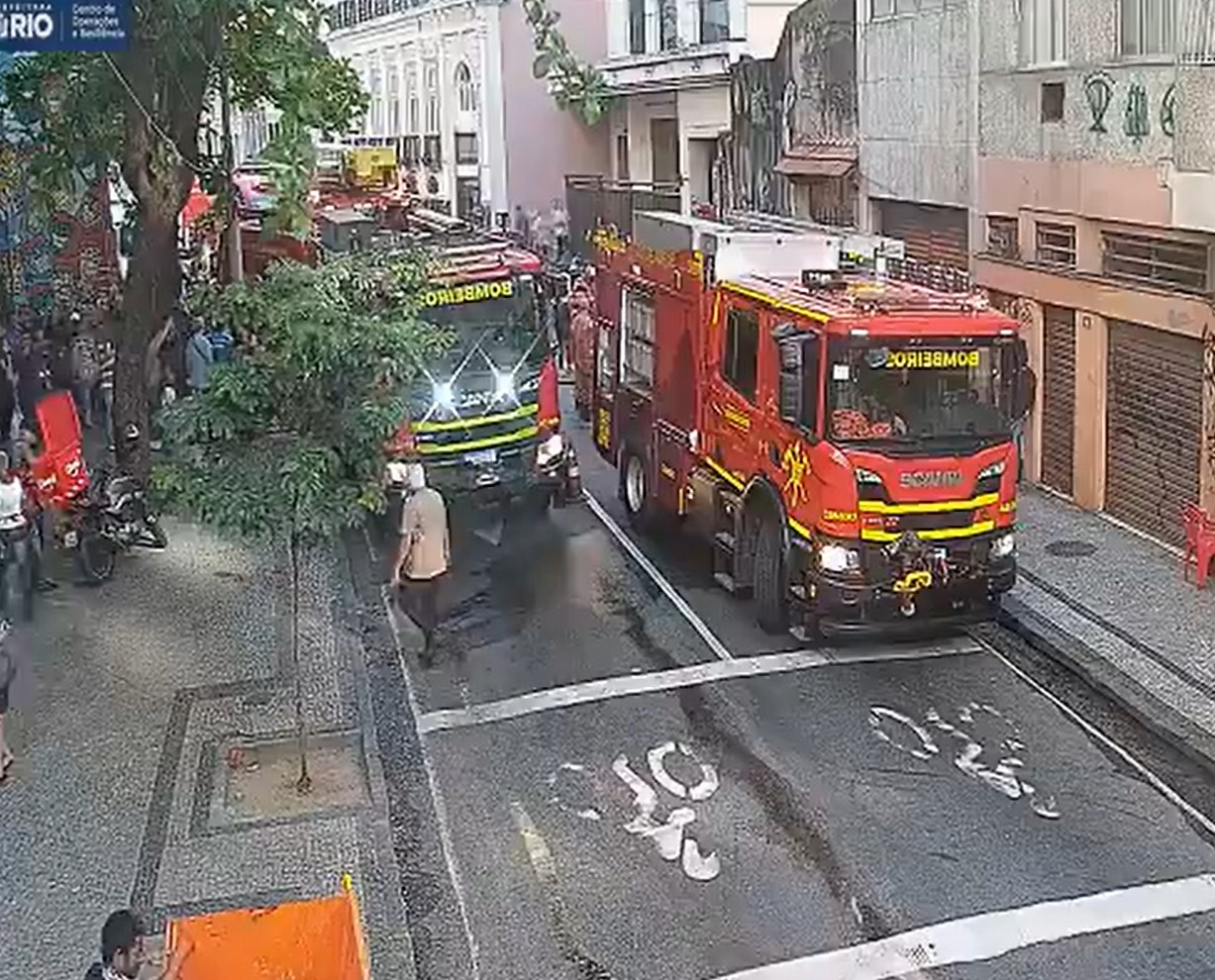 Incêndio interdita Rua do Riachuelo, no Centro do Rio