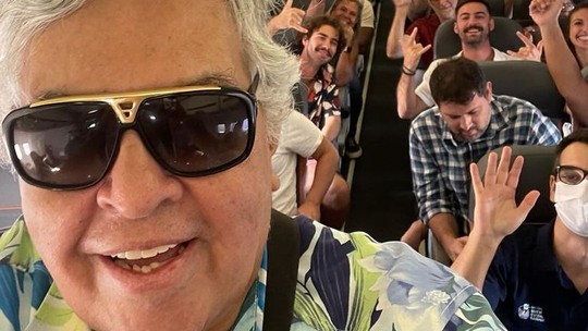 Sidney Magal canta com tripulação e passageiros em voo Recife-Salvador; VÍDEO - Foto: (Reprodução/Instagram)