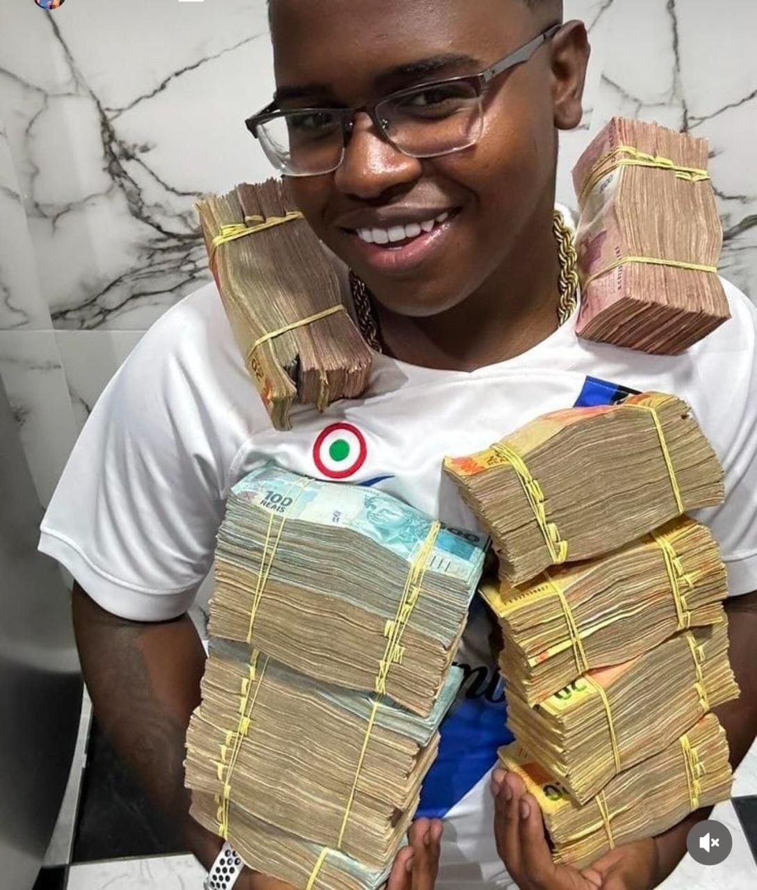 Quadrilha de estelionatários financiada por traficante Doca é presa em flagrante em Nova Iguaçu