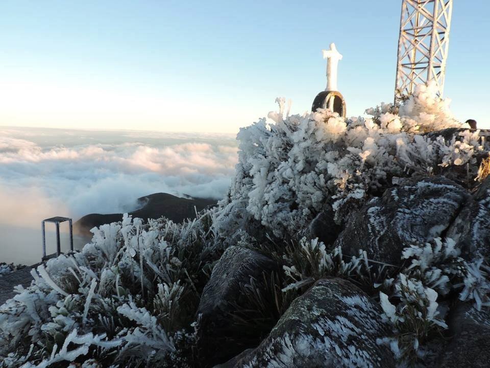 Neve no ES? Caparaó já 'congelou' com temperatura de 14 graus negativos; entenda fenômenos