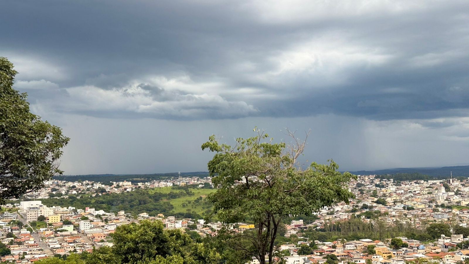 Tempestade e queda na temperatura marcam a semana em Divinópolis e região 