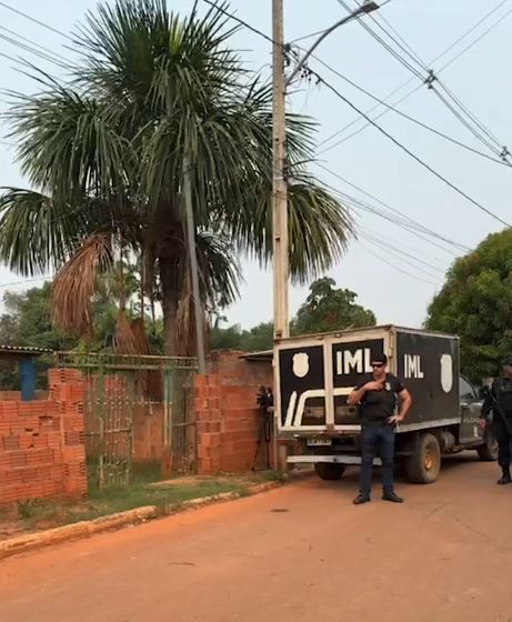 Homem sofre emboscada e é morto a tiros ao chegar em casa em Rio Branco