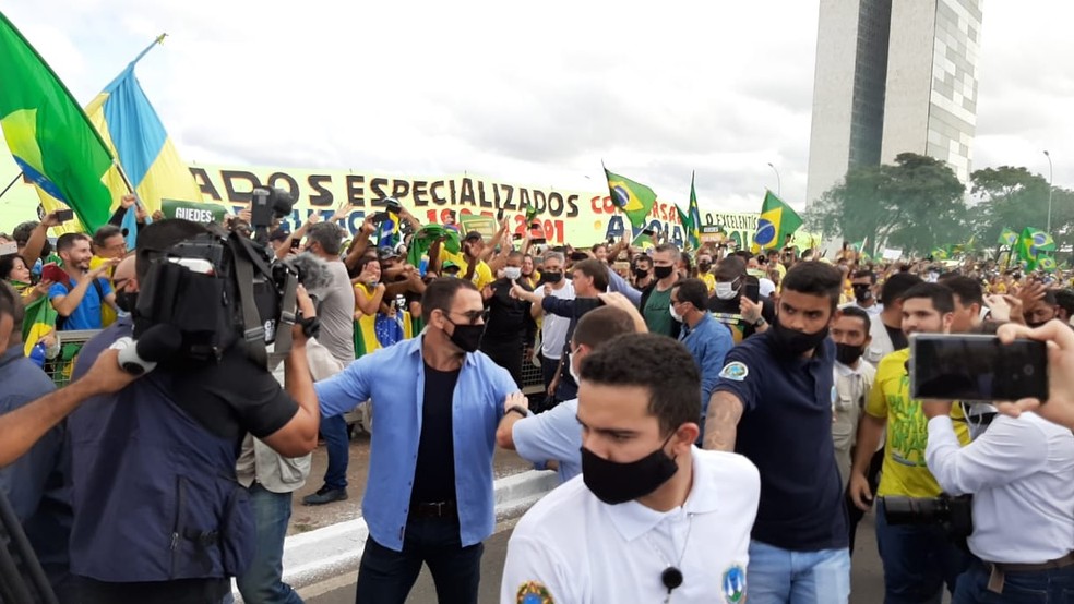 MBL - Movimento Brasil Livre - Bolsonaro usou helicóptero oficial  literalmente para dar um passeio, tudo com nosso dinheiro, do povo, que  pagamos altíssimos impostos. A justiça perguntou qual foi o custo