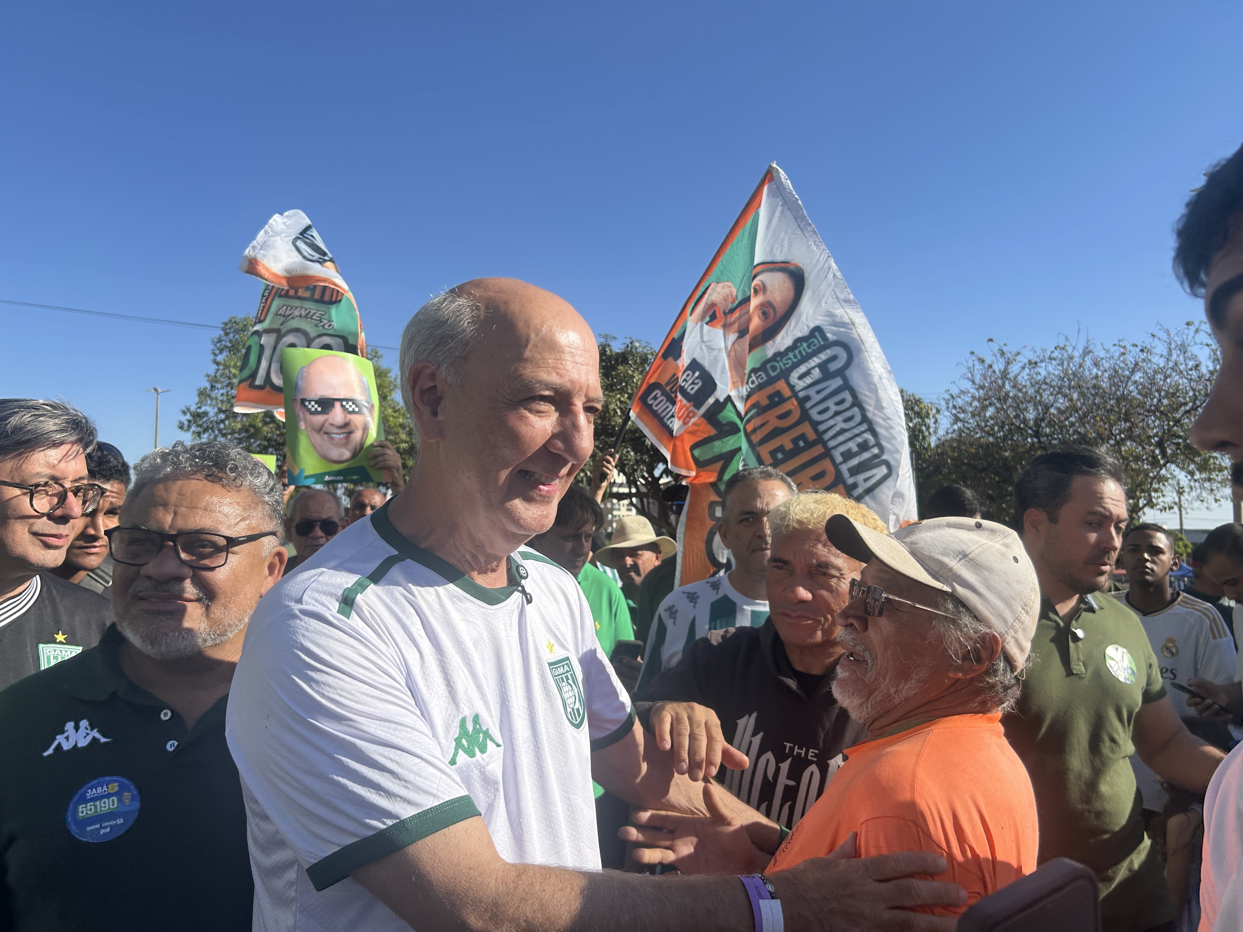 Arruda Inicia Campanha ao GDF com Missa e Futebol no Gama