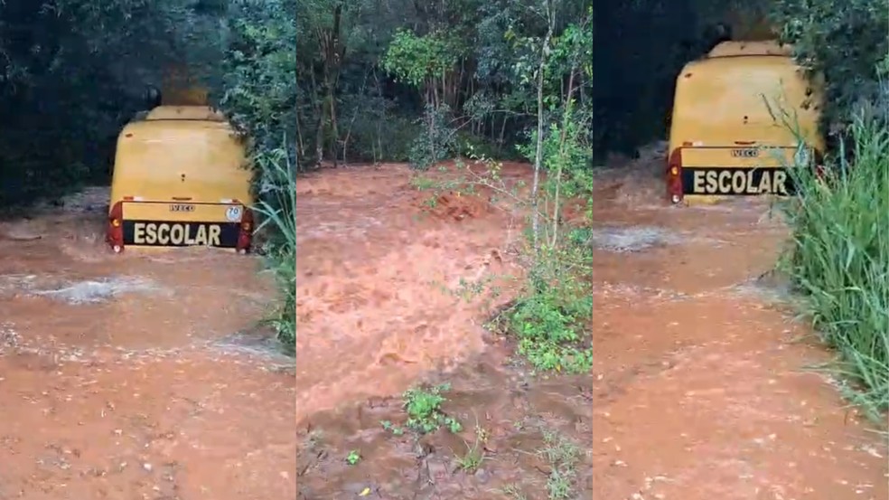 Ônibus com dez crianças fica ilhado em Marechal em Cândido Rondon — Foto: Arquivo pessoal
