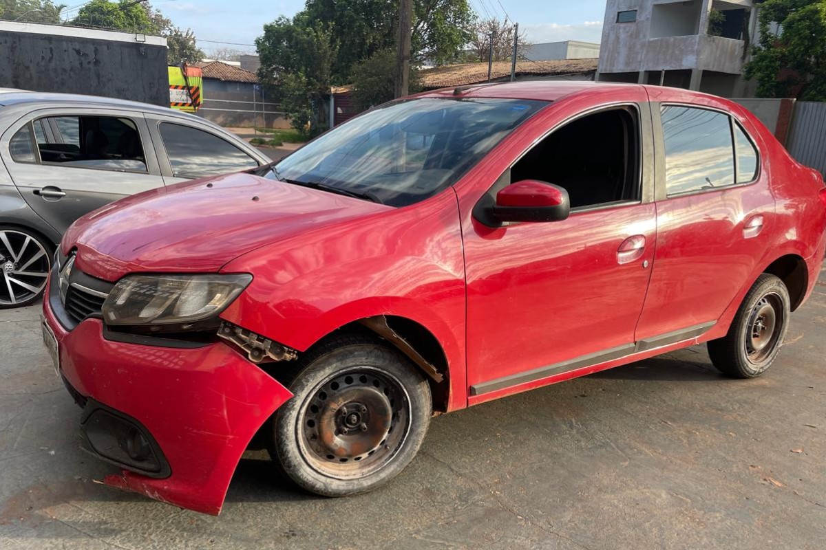 Homem foge da polícia e abandona carro com quase uma tonelada de maconha em Campo Grande